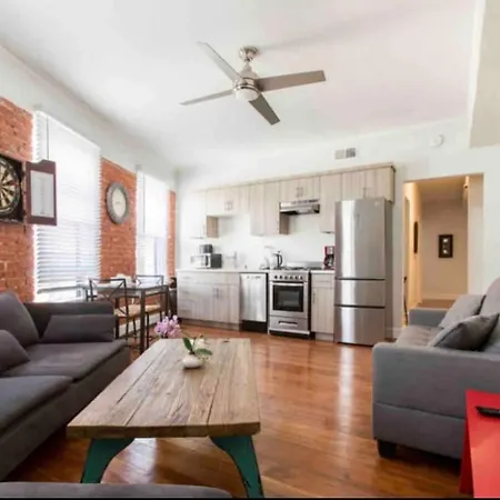 2 Bedroom Central Unit In Hollywood